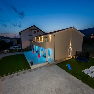 lavender-mint.hotels-in-trogir.com/